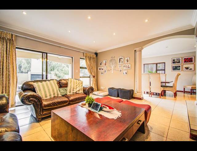 3 BEDROOM HOUSE FOR SALE IN GREENSTONE HILL